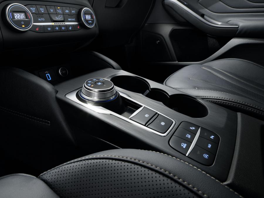 Детали интерьера Ford Focus Vignale 2018 года  (WW) (фото 34 из 37)